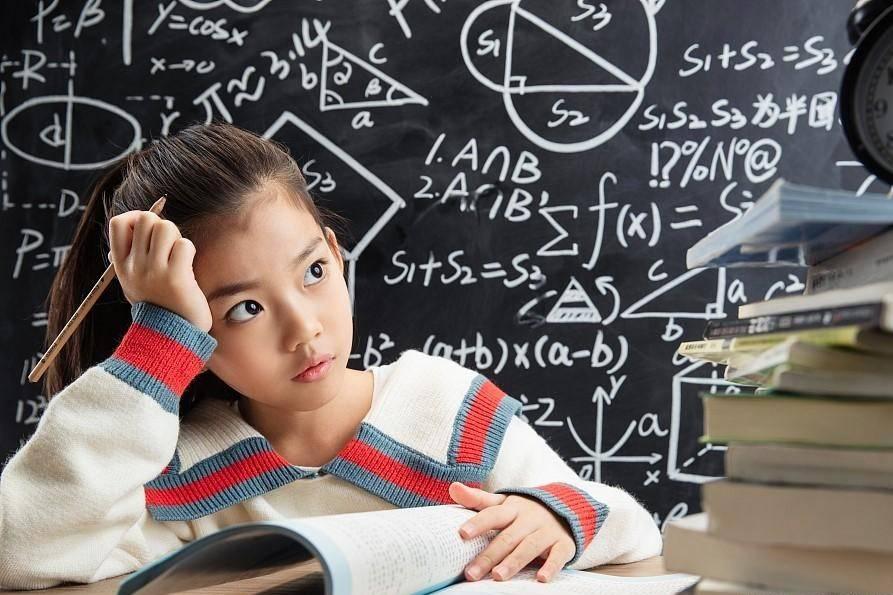 小学数学差｜别骂孩子笨了！问题全在你身上
先骂醒所有焦虑的家长：孩子小学数学差，