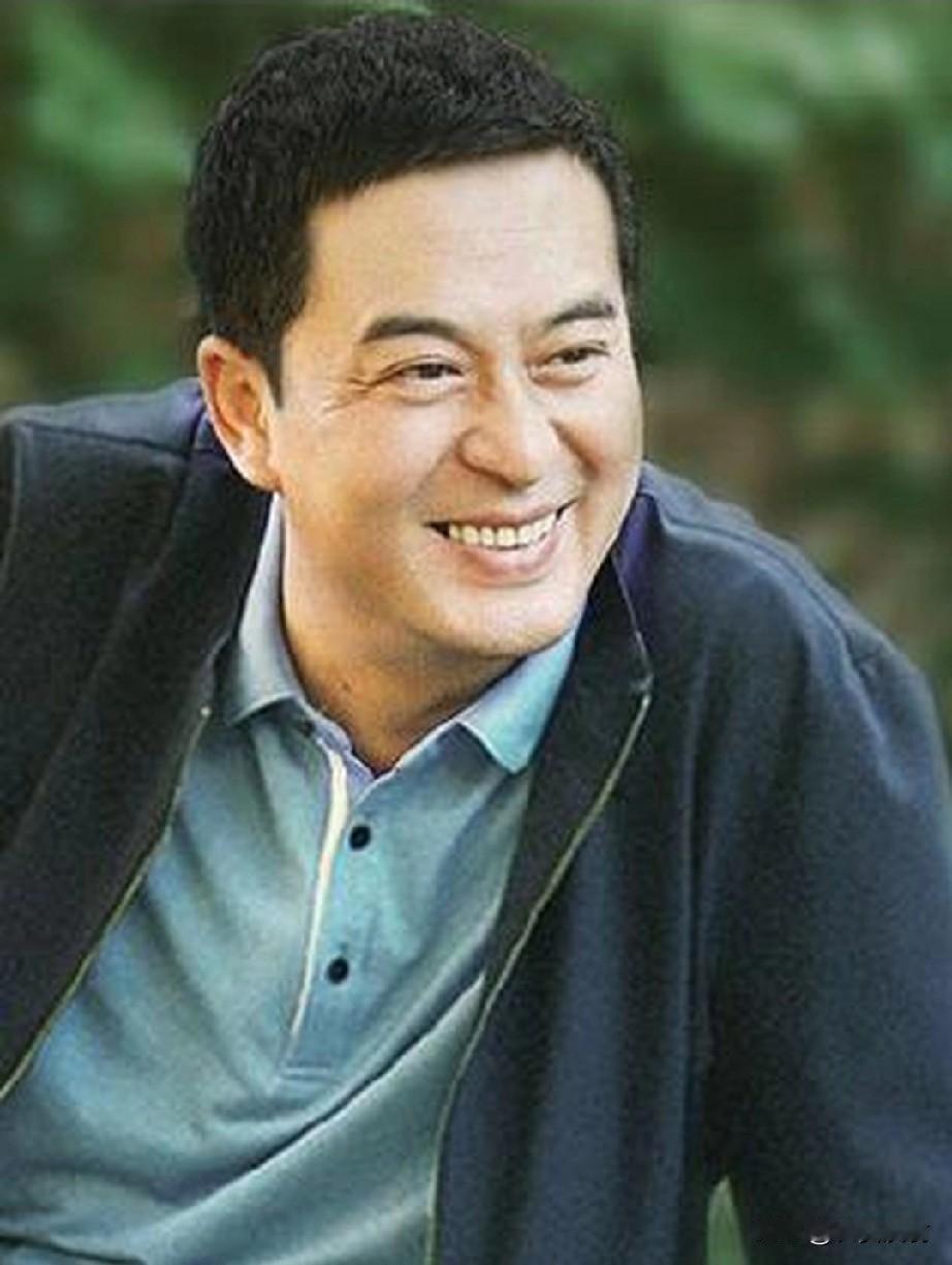 张嘉译自电视剧《蜗居》之后爆火的一塌糊涂，一跃跻身一线演员行列，身价暴涨，之后演