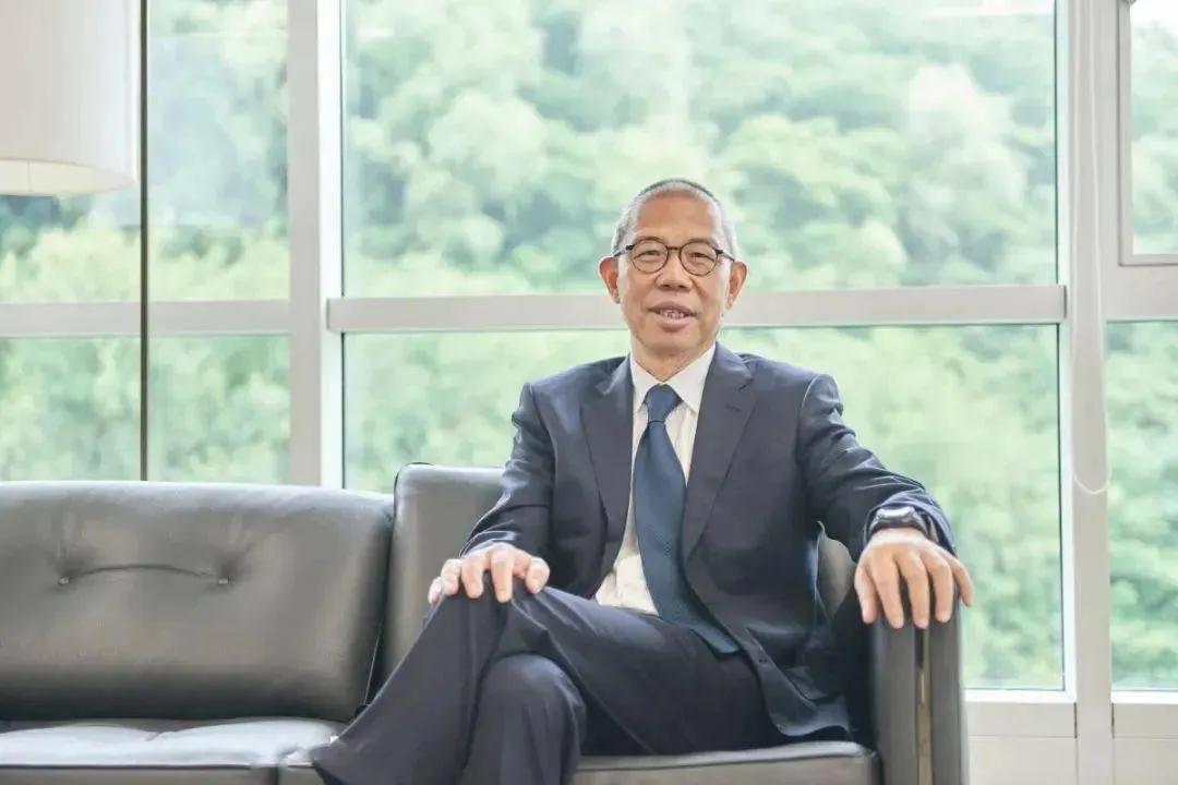 钟睒睒的口碑不太好，他因“窜货”风波，与宗庆后分道扬镳，从此走上了与娃哈哈竞争的
