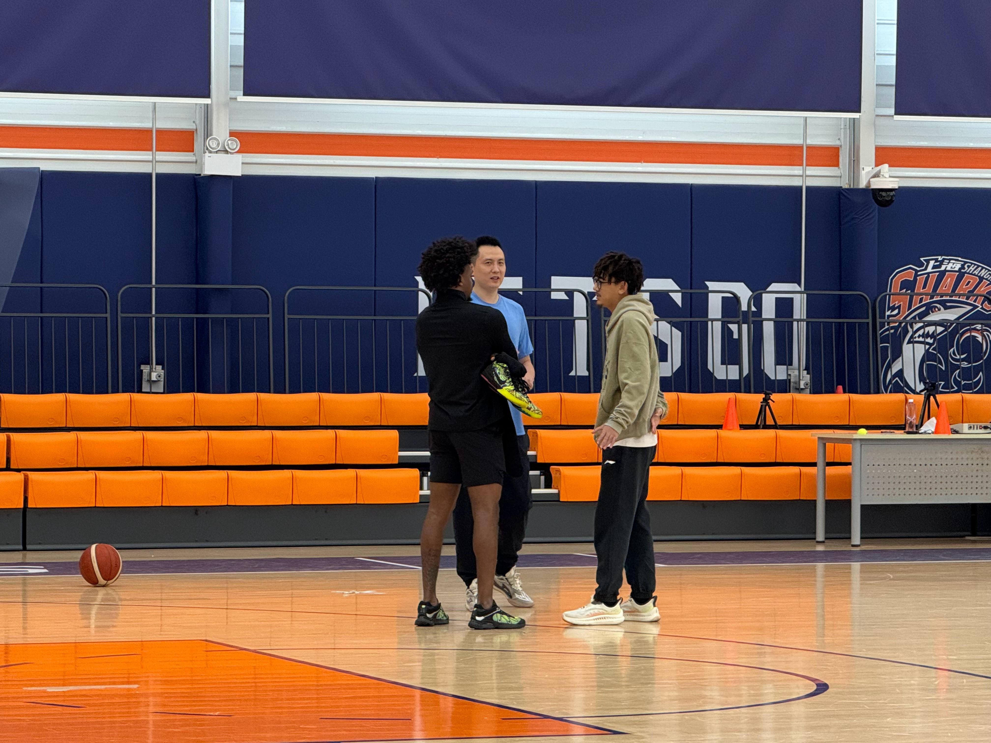 据了解，上海男篮外援古德温昨天傍晚已经到队。古德温此次来沪主要是为了办理新赛季C