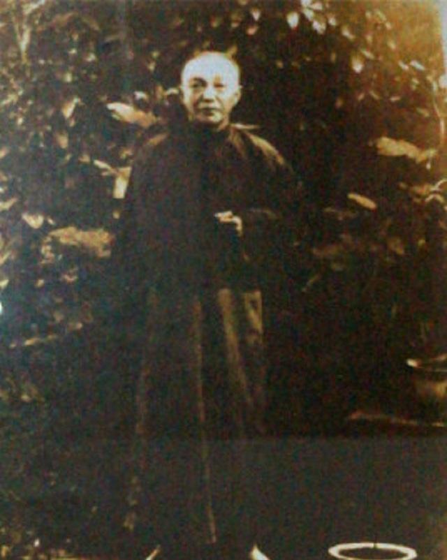 蒋介石年轻时想赴日留学，大哥却没有提供任何资金，后来他功成名就后又是怎样对待这位