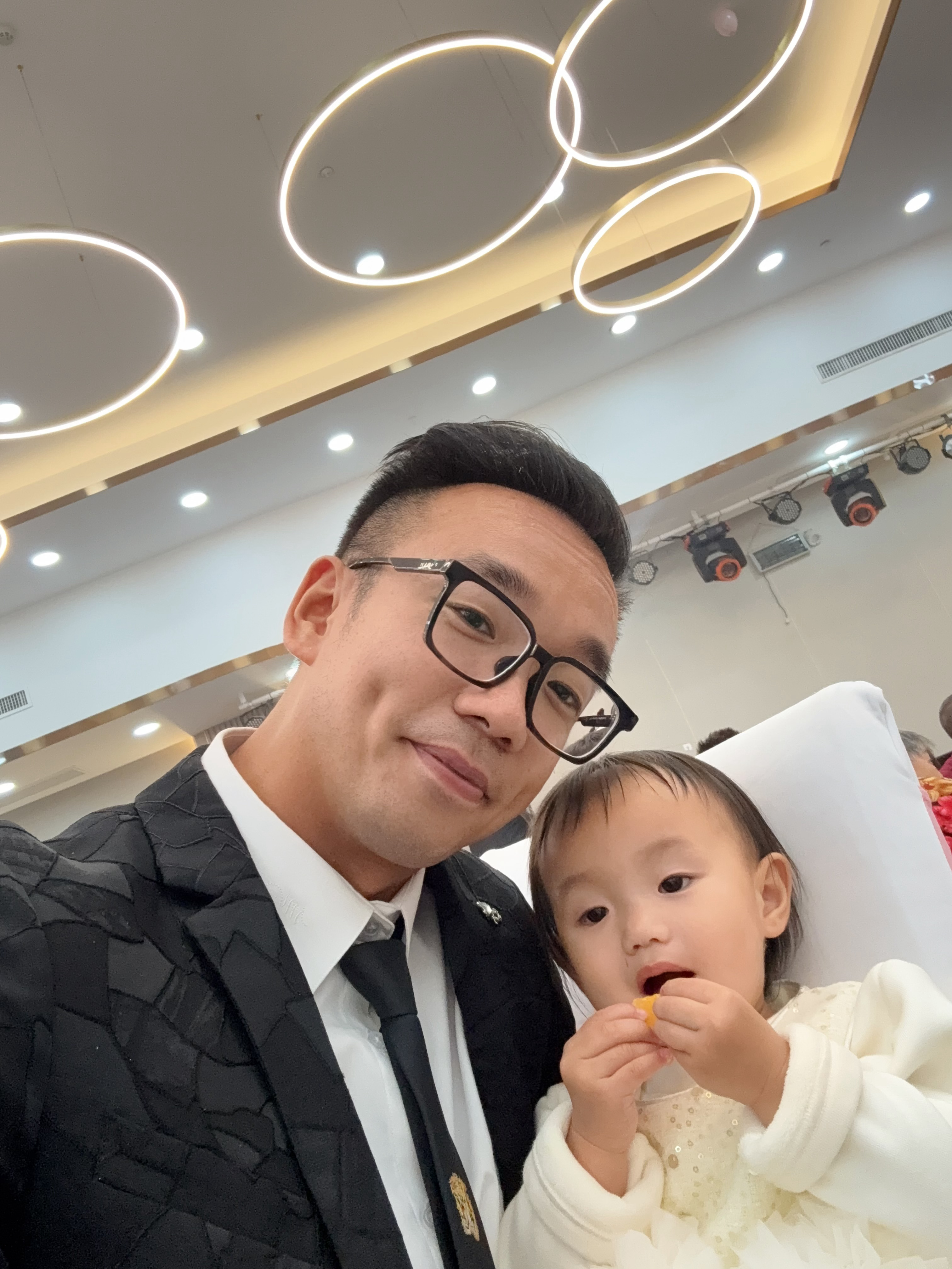 晚安啦，明天早机 