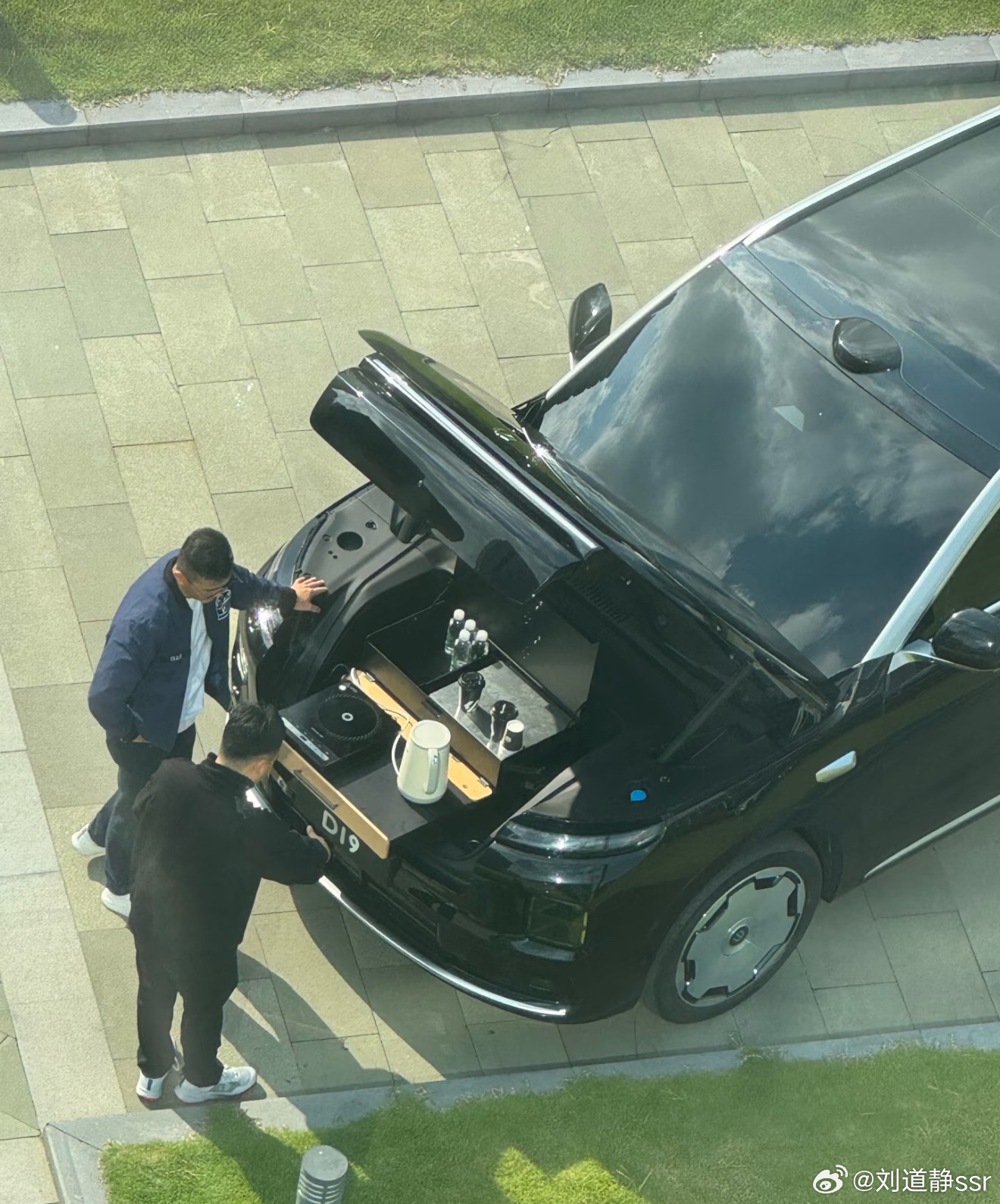 零跑D19的这个前备箱和乐道L90也太像了吧.....前面还能烧水，有个220V