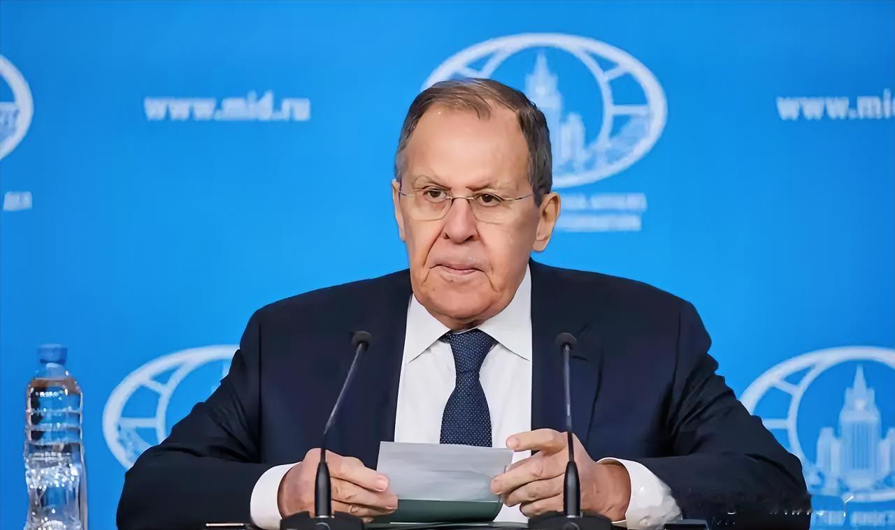 拉夫罗夫在年度记者会上直接表态：完全尊重中国不参与核军备谈判的立场，毕竟中国核武