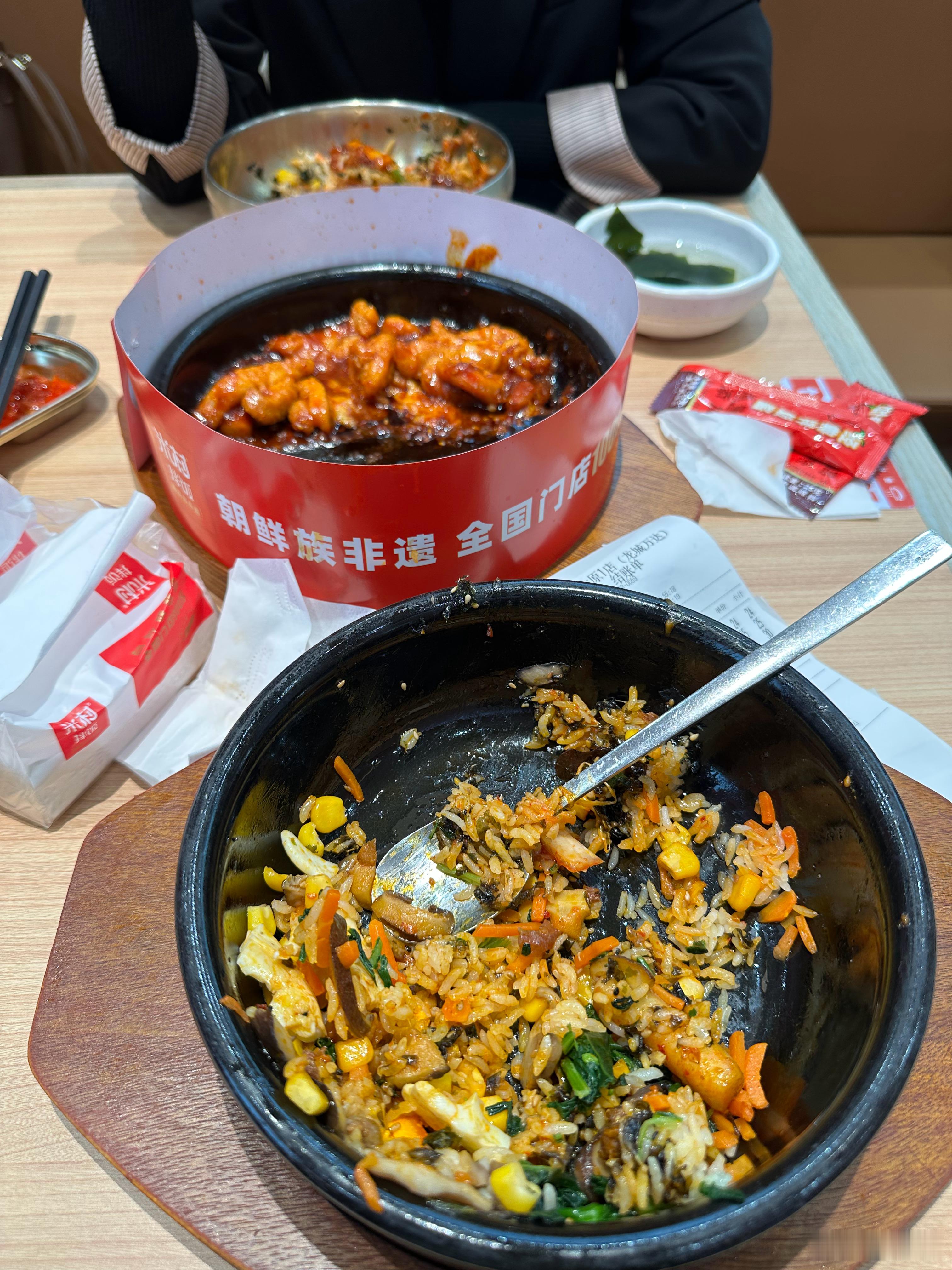 最近超级火爆的米村拌饭我给他的最高评价就是 不难吃 ​​​