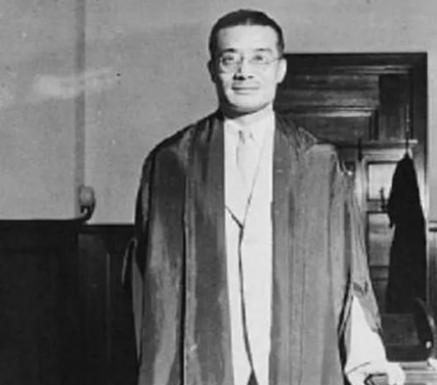 1949年，梅汝璈拒绝南渡，坚定留在北京，1966年后，梅汝璈遭受到巨大磨难，小