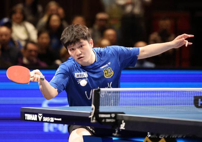 当地时间1月5日，德国杯乒乓球决赛上演了一场激动人心的对决。中国名将樊振东领衔的