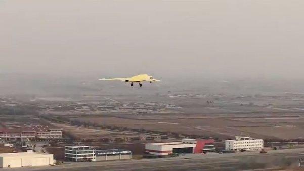 凤凰新闻【新型高空高速长航时彩虹-7无人机成功首飞】近日，我国新型高空高速长航时