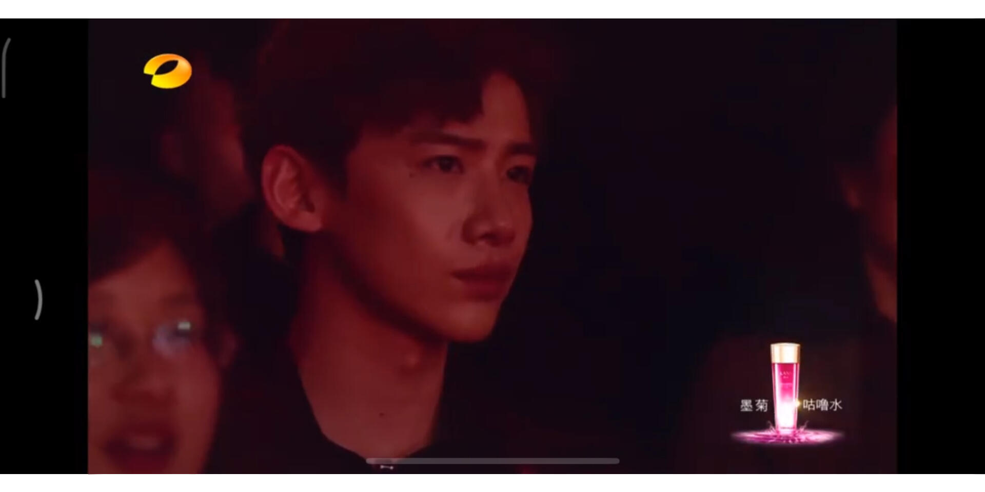 原来白敬亭上过我是歌手，迪玛希来的那一季 就看到突然给了在观众席上听歌的白敬亭一