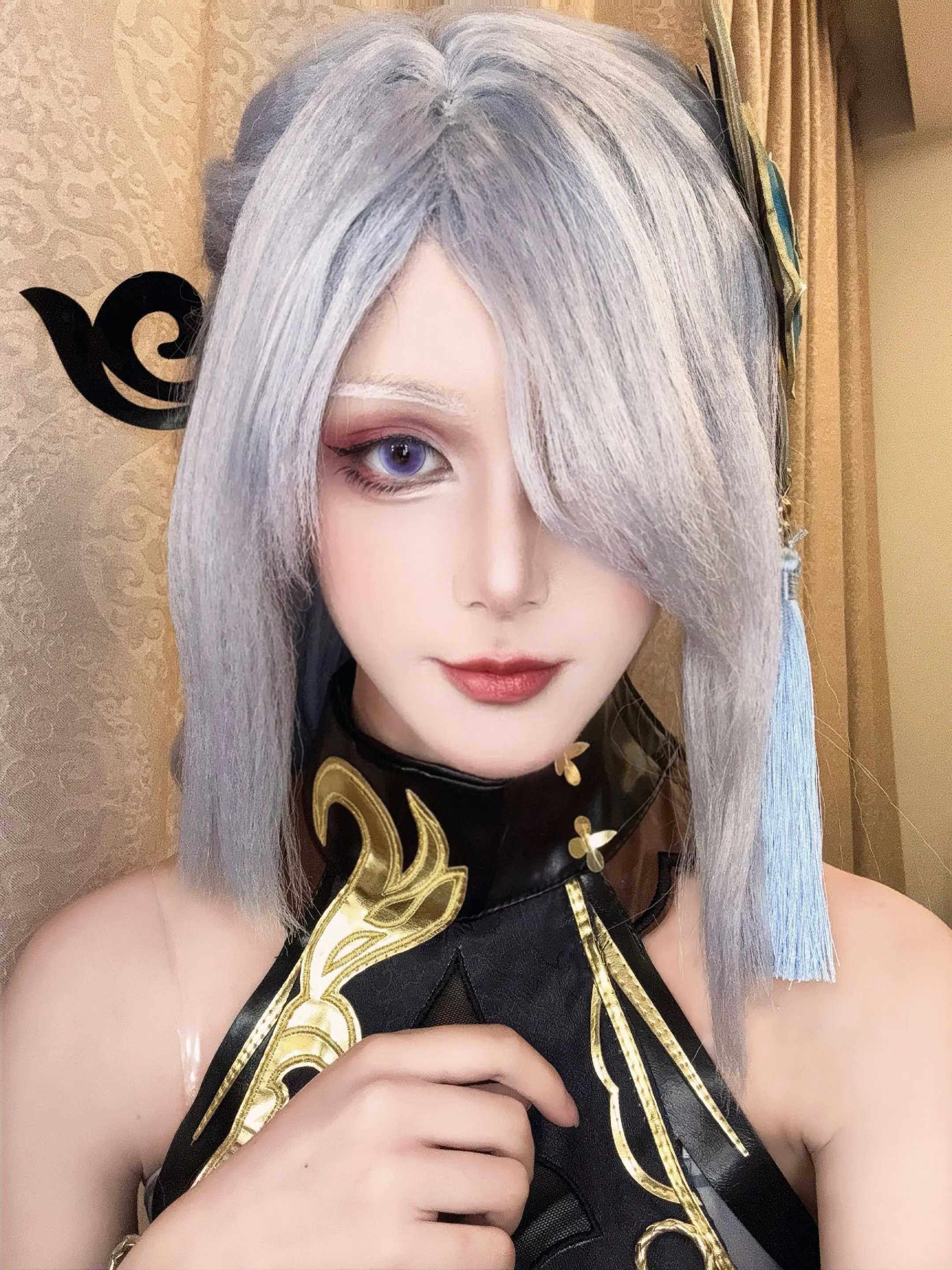 申鹤是可以省掉一边的眼妆的。我发誓我只省掉了一个假睫毛(⋟﹏⋞)