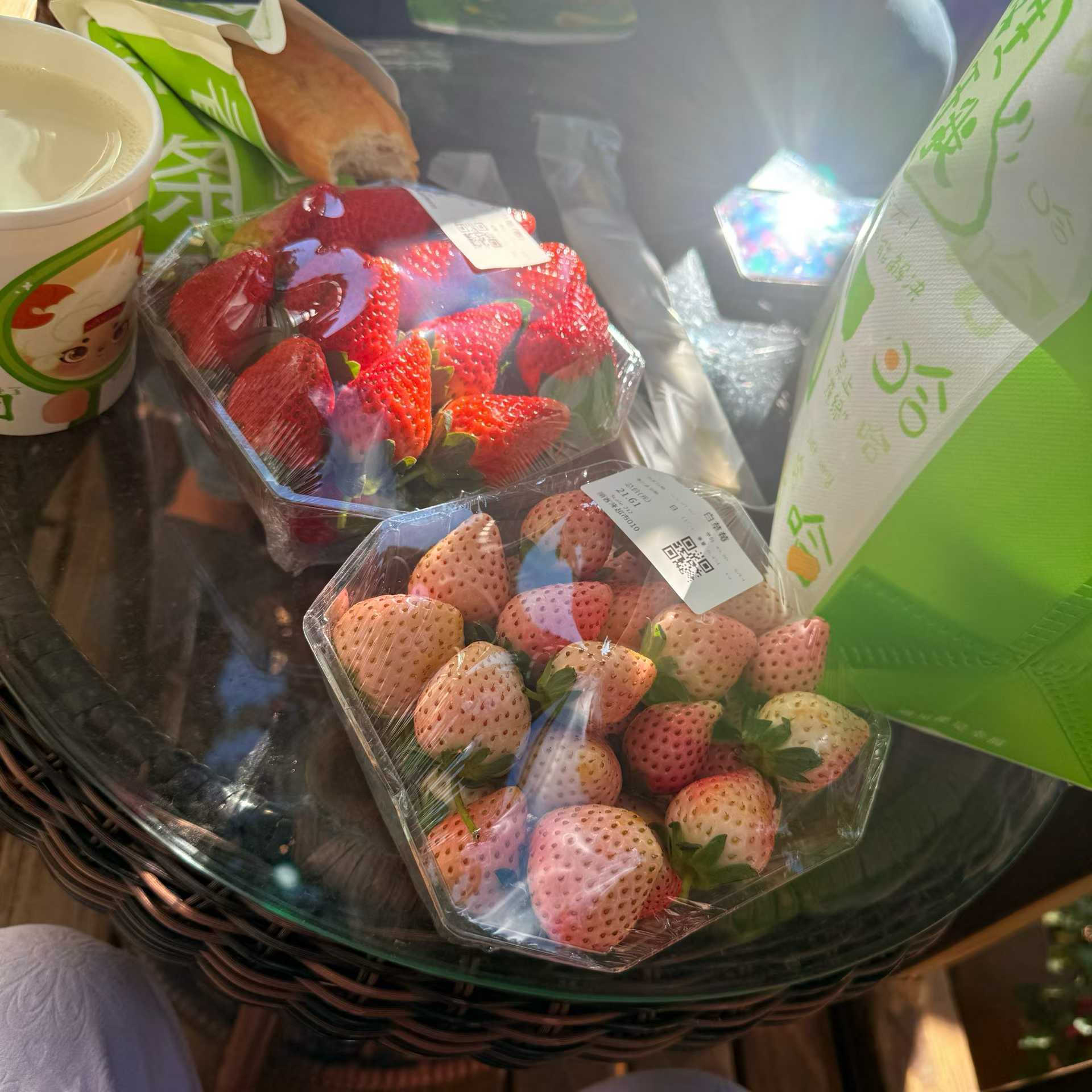 来丽江吃草莓啊🍓 