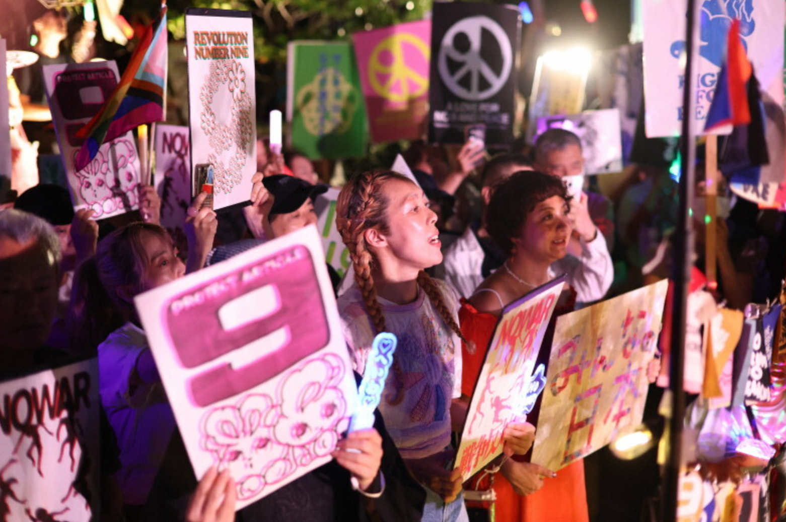 东京国会前再度爆发集会 近三万人抗议政府修宪10日，日本东京国会大厦前再度爆发大
