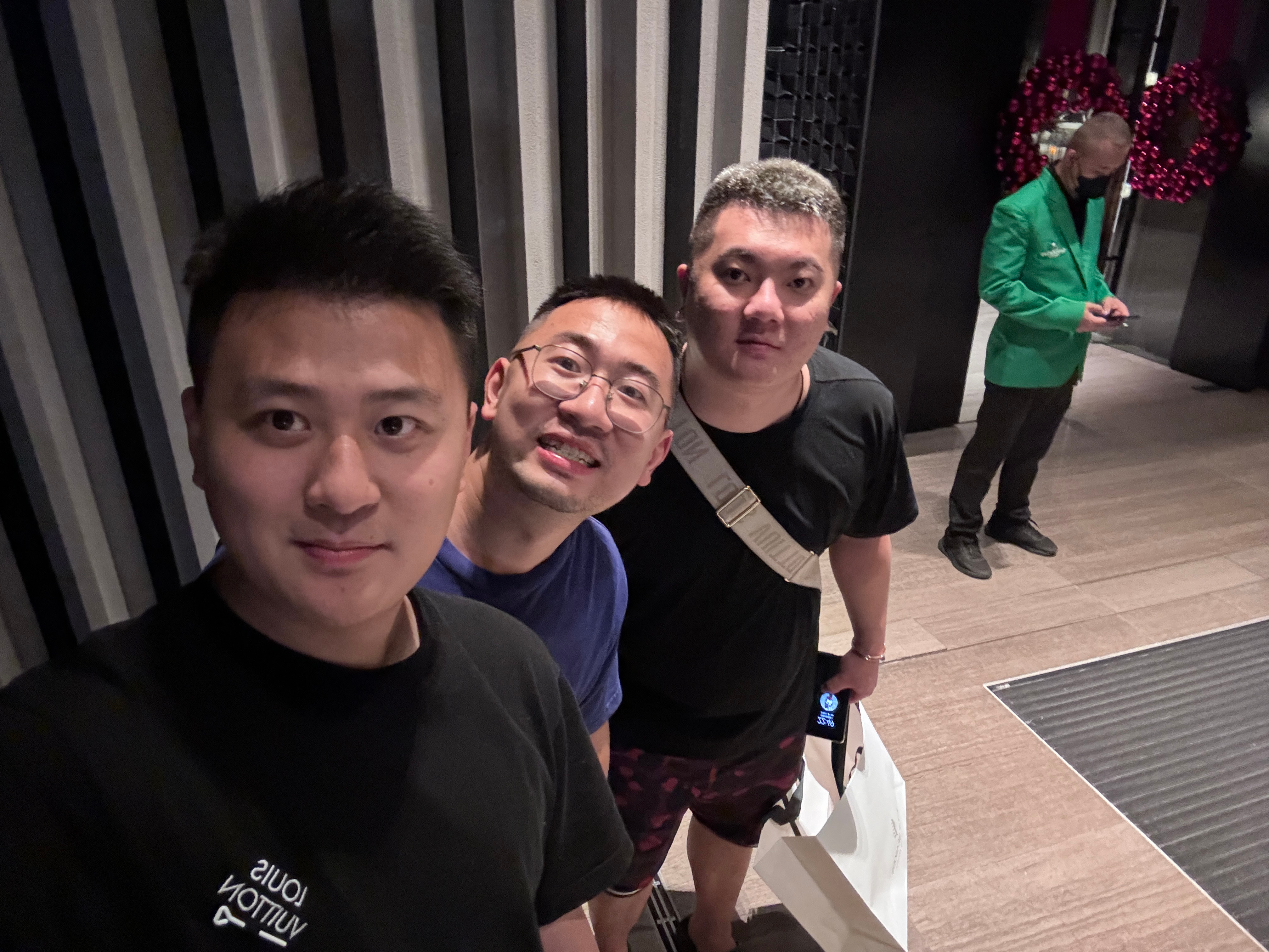 哈哈哈哈 我们仨怎么这么浪漫  ​​​