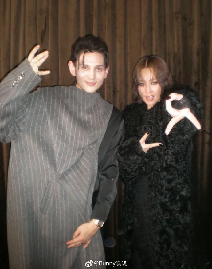 艾热和ALin是怎么认识的期待！艾热和A-Lin的合作真的意犹未尽，不知道会不会