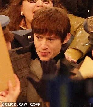 一大波《The Beatles》路透照片曝光这是个纪念传奇乐队披头士乐队的系列音