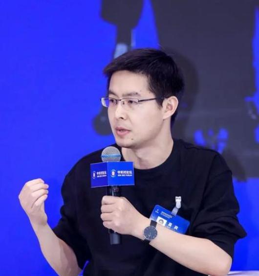王兴兴急不可耐！



王兴兴这一步迈得挺大。
公司名字去掉地域标签，
显然已经