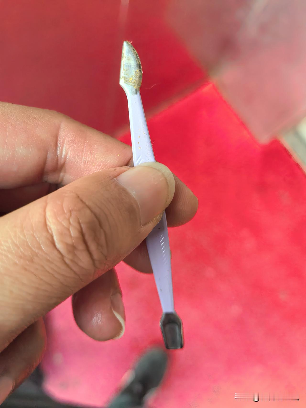 在路上捡到一个这个小玩意。
想了半天也不知道是干什么的。
感觉没什么用啊。