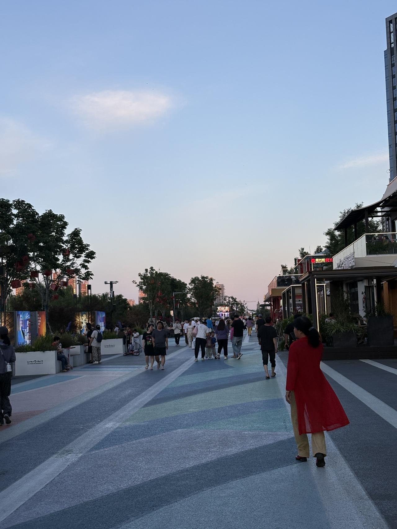 运河西岸越来越高端大气了。