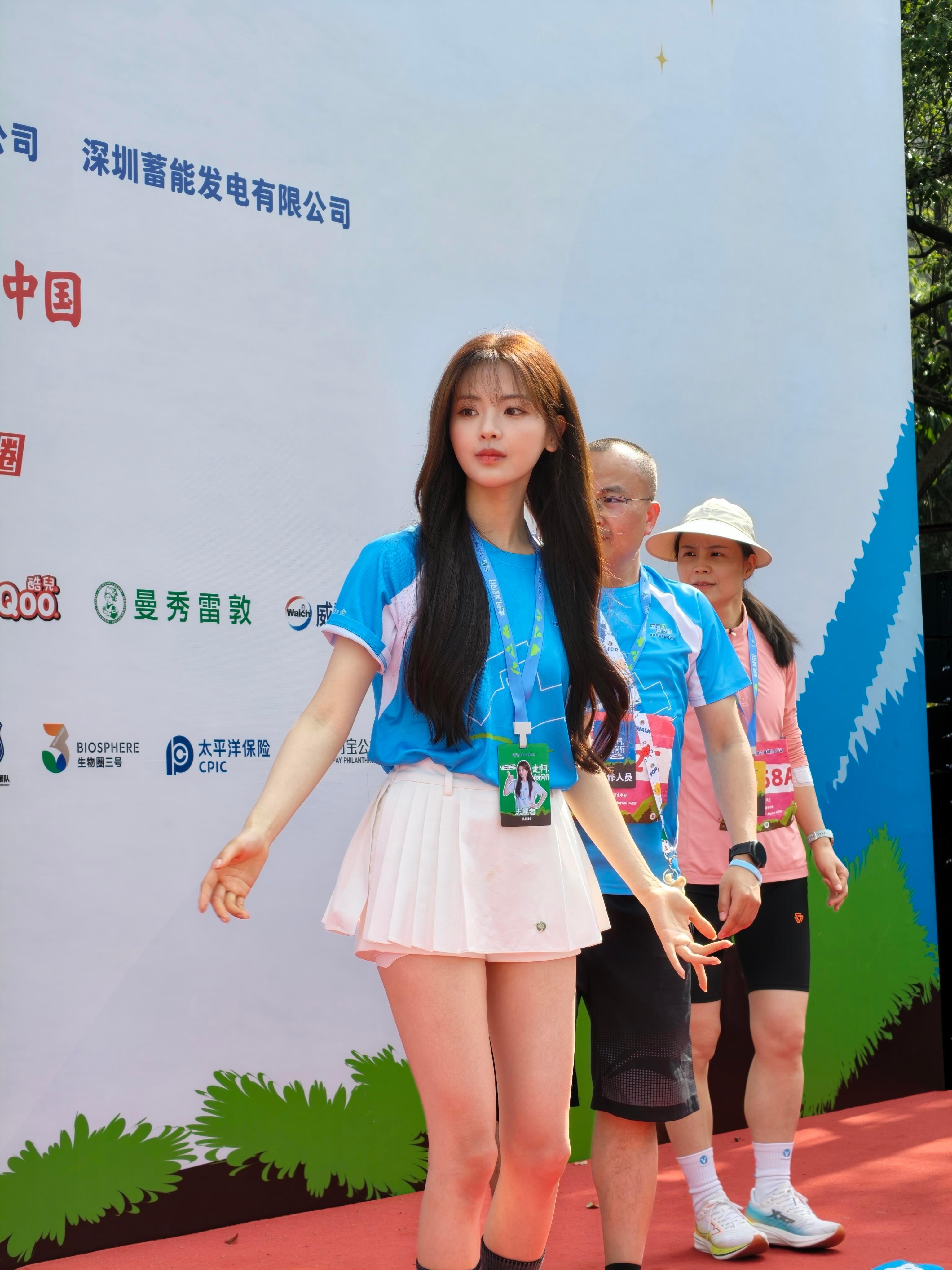 杨超越线下公益活动 