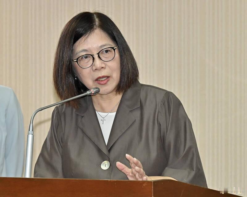 台湾海洋委员会主委管碧玲称，不要比海警船大。

针对台湾海巡舰艇比中国大陆海警船