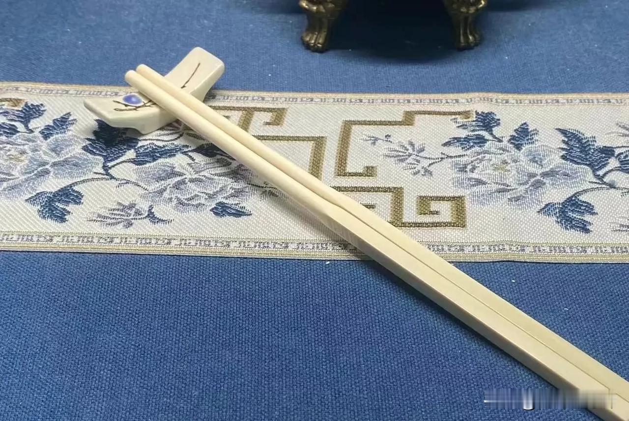 有没有玩象牙筷子的？准备入手收藏一双！不知道这牙双筷子怎么样，日常该如何维护？
