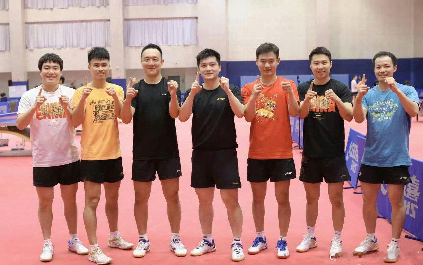 2012.2.17 任浩 于子洋 刘丁硕 樊振东 徐晨皓 周启豪梁靖崑一起进入国