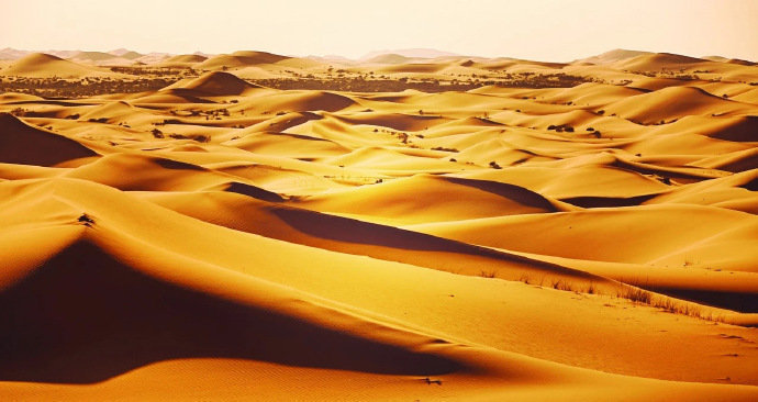 甘肃，多姿多彩的自然景观，构成了粗犷、雄浑的西部风光画卷。 