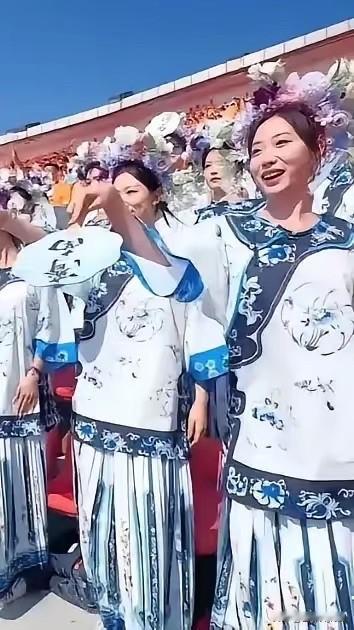 破阵子．大明湖
（看足球比赛，和辛弃疾词）￼

醉生梦死济南，
琼瑶毒祸侵城。