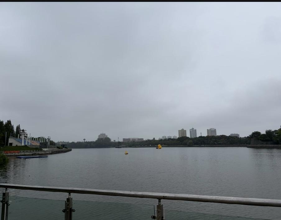 从风景看，不输塞纳河畔，比武汉江岸区更有松弛感，荆州的自然地理条件，完全可以成为