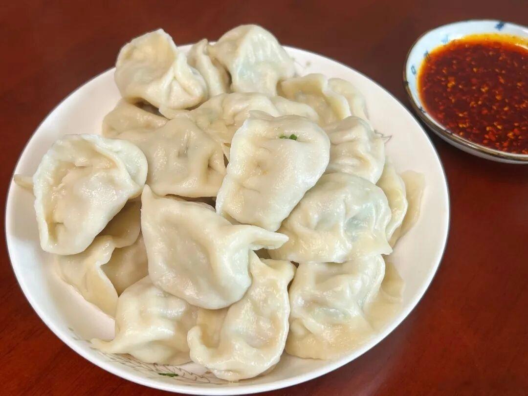北方人吃饺子分量大的原因找到了北方天气冷的时候比较多，饺子现煮现吃，总是热乎乎的
