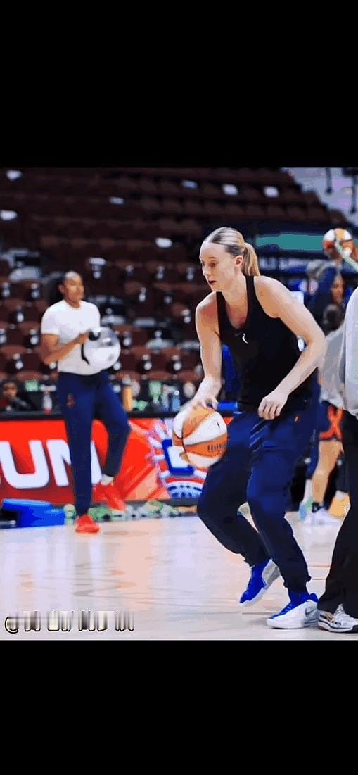 教科书级跳投！

WNBA佩奇布克斯这动作也太美了！

看佩奇-布克斯的跳投简直