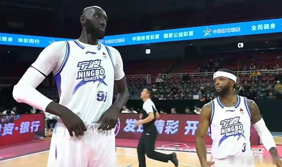 CBA俱乐部杯：宁波99-59狂胜四川获首胜   12人轮换全员得分 北京时间1