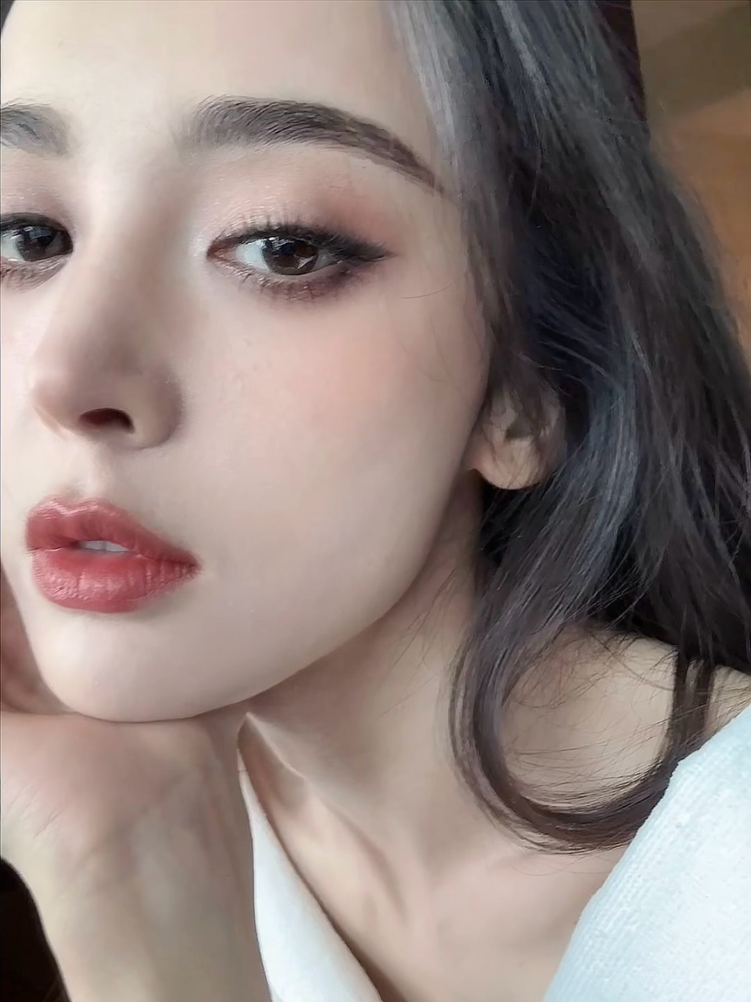 这是娜扎苹果后置怼脸照 世界上最美的怼脸照….. 