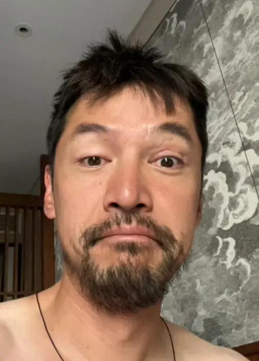 胡歌，啥情况？

8月29日，胡歌大清早登上了热搜，这次不是因为老婆孩子，也不是