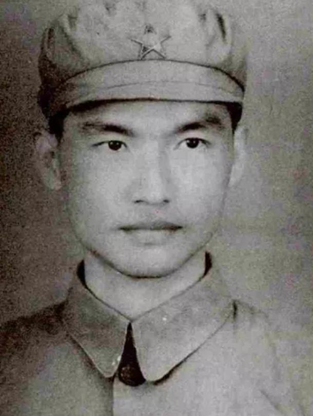 1947年，国军少校被俘，连长正要审问，他却摇头表示：同志，你级别太低，只需上报