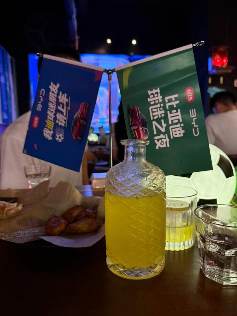 世界杯决赛大家在哪里看？被邀请来参加比亚迪组织的线下看球活动，一边看球，一边跟新