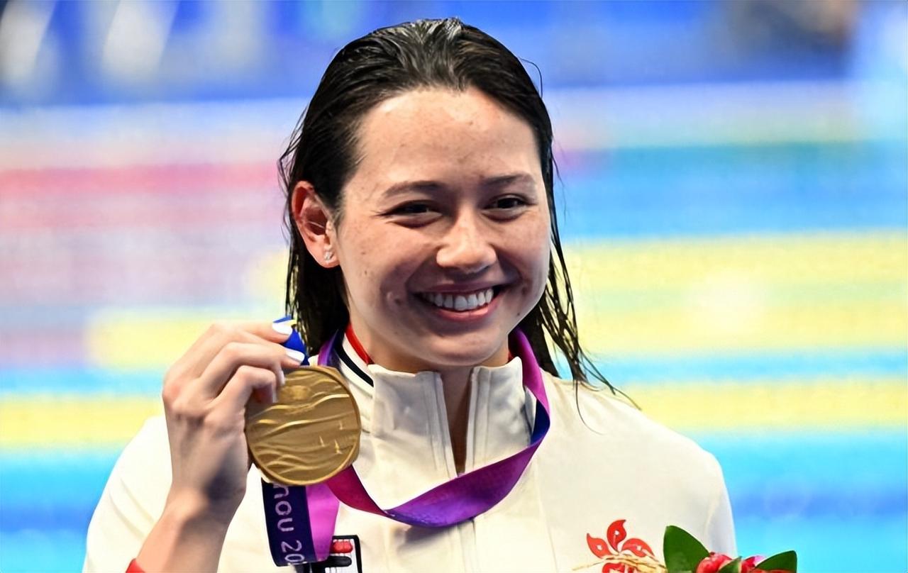 继郭晶晶之后，她也要成为霍家儿媳？网友：她自己就是豪门！
香港游泳选手何诗蓓是爱