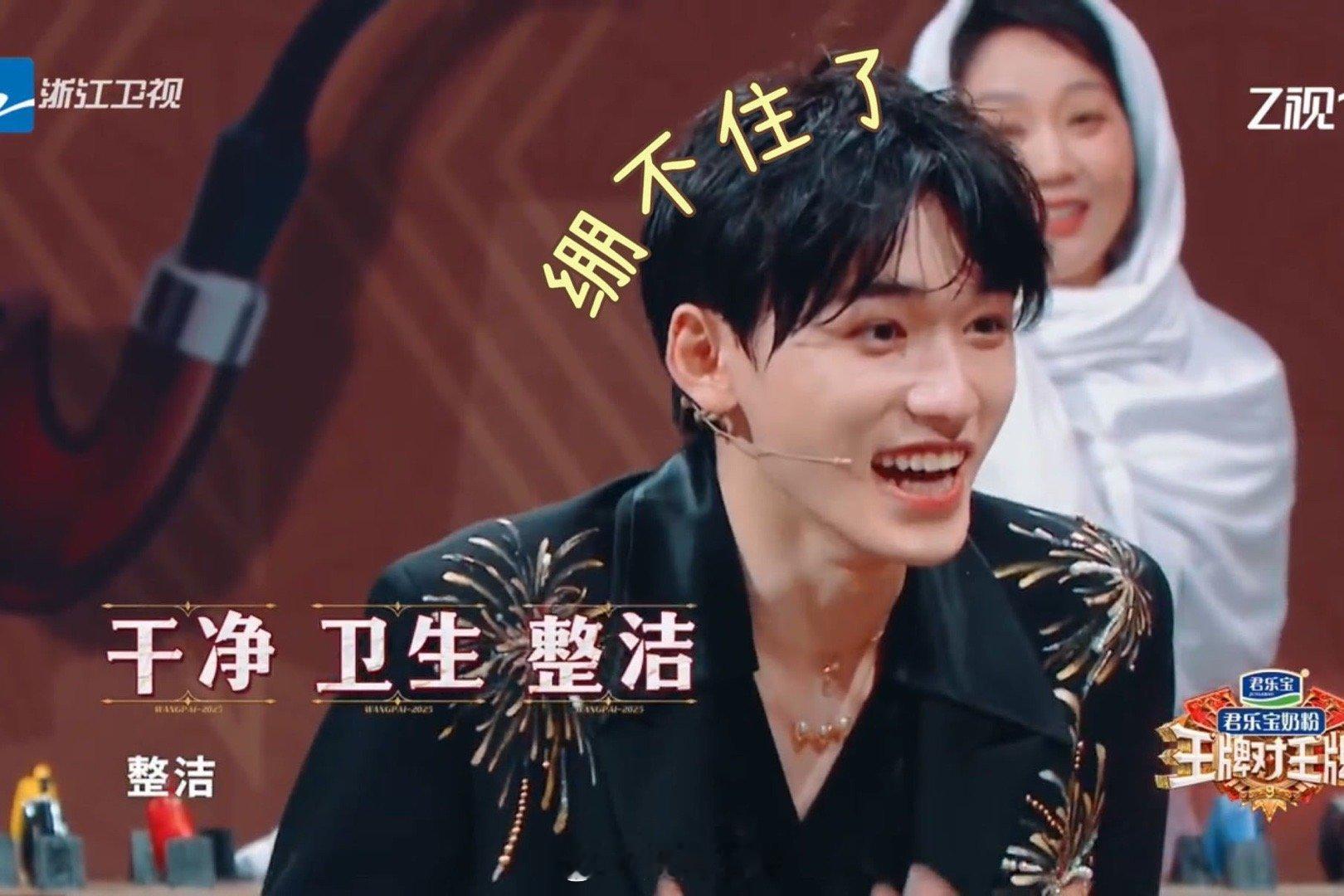宋亚轩三言两语吴彤声名狼藉 宋亚轩简直是“反话小天才”！在王牌里三言两语，把吴彤
