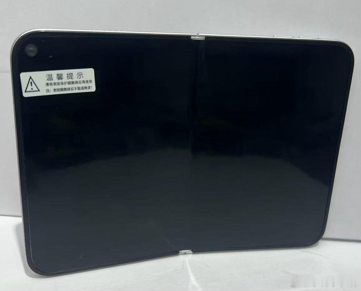 整理了多方供应链、分析师还有iOS27代码的实锤线索，苹果首款折叠iPhone基