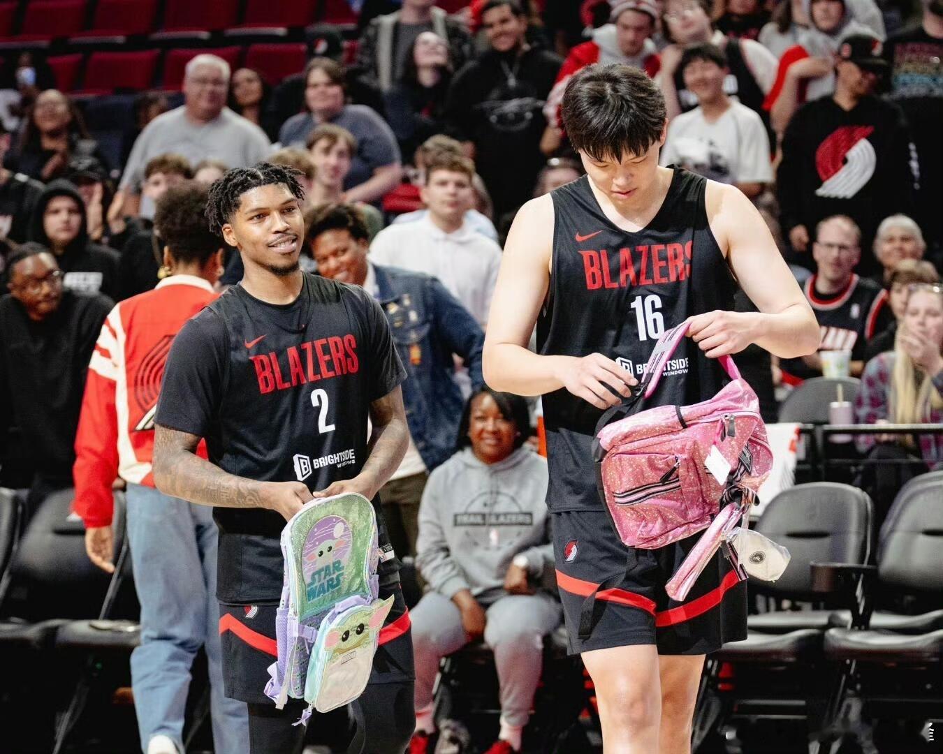 开拓者召回杨瀚森今日开拓者官方重新招呼杨瀚森，并称杨瀚森仍是重点培养对象。ps：