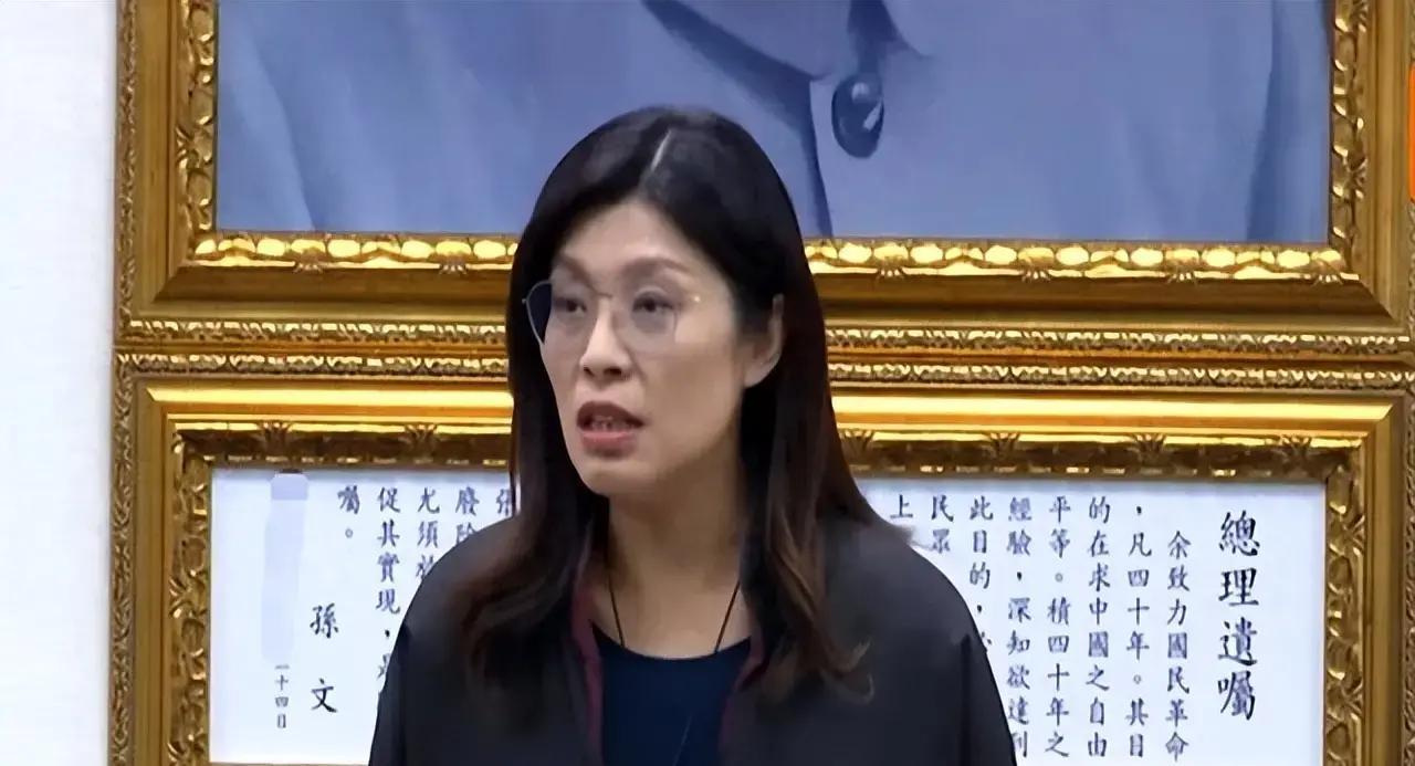 快讯！
国民党突然宣布了。
12月3日早上在党部开的例会上，郑丽文定下连胜武担任