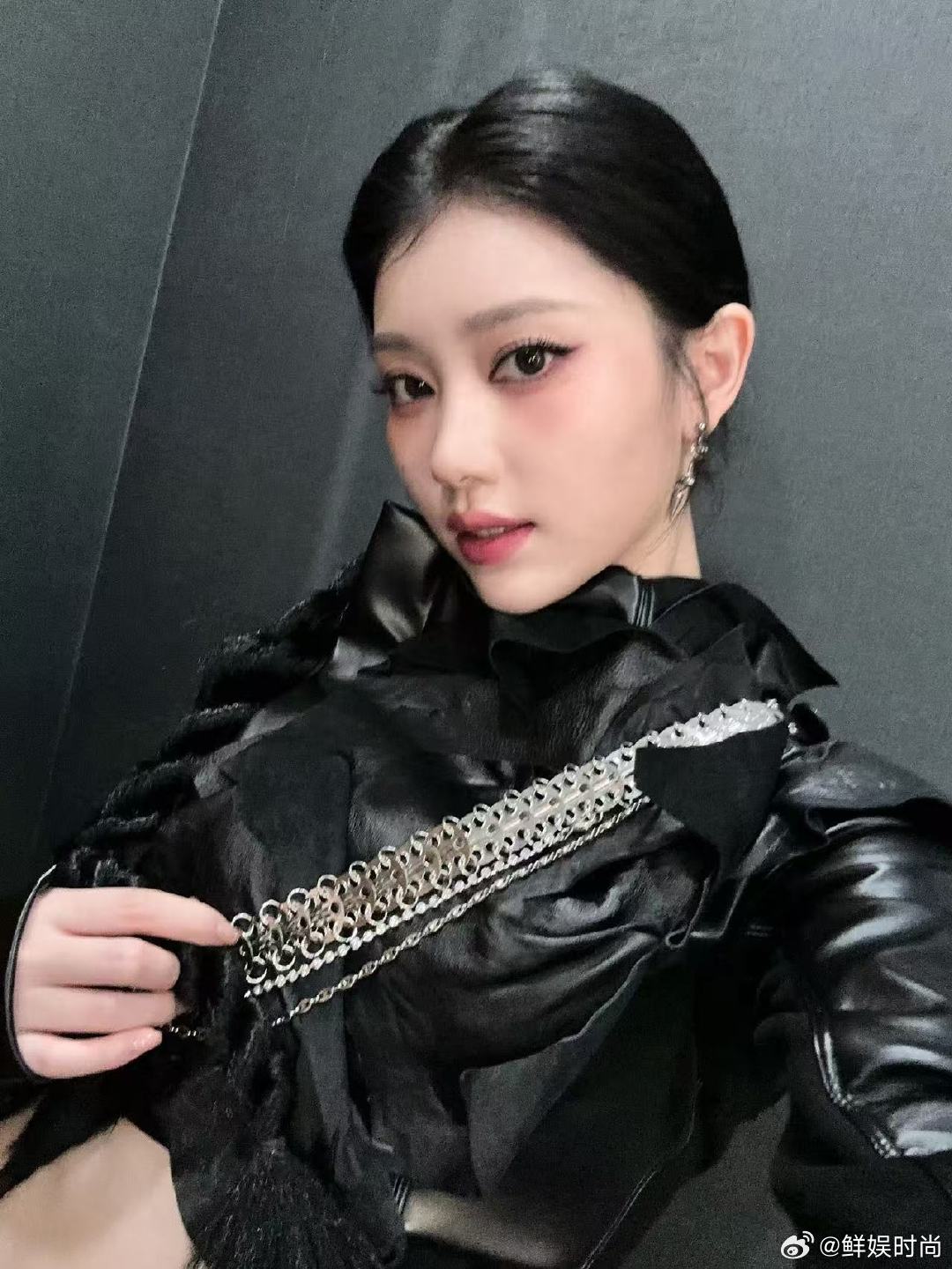 沈小婷个人初舞台 沈小婷solo首秀感言沈小婷MCD初舞台《LEGEND》，气场