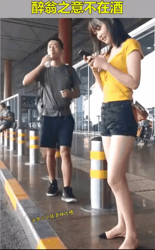 一看就是个没出息的家伙，见钱眼开，想方设法，终于得手。