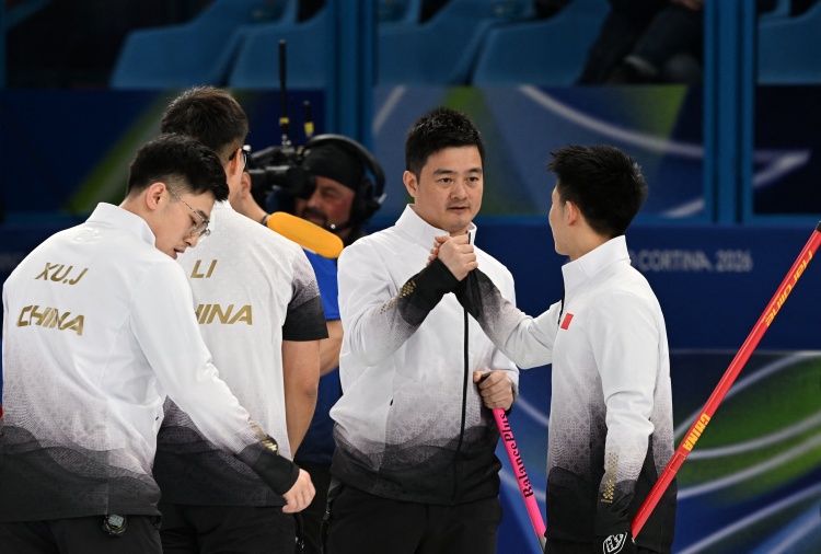 首胜！中国冰壶男队11-4大胜意大利，取得本届冬奥会首胜