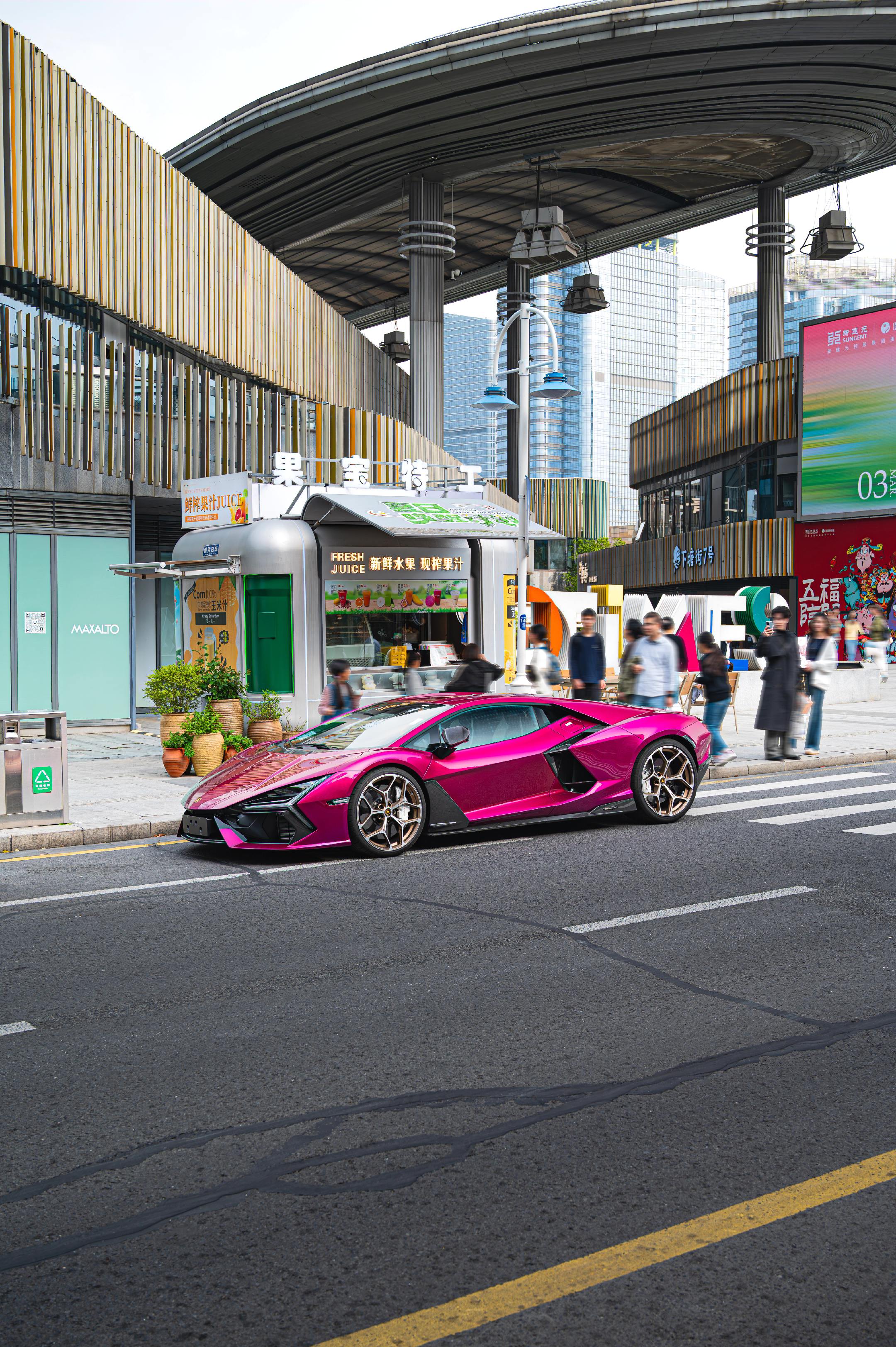 起猛了，居然是紫色的新大牛。闹麻了，喝完咖啡看到了什么，居然是Viol...