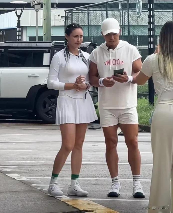 刘畊宏的老婆和老公跳了几年健身操以后，身体呈现出了一种健康壮硕之美