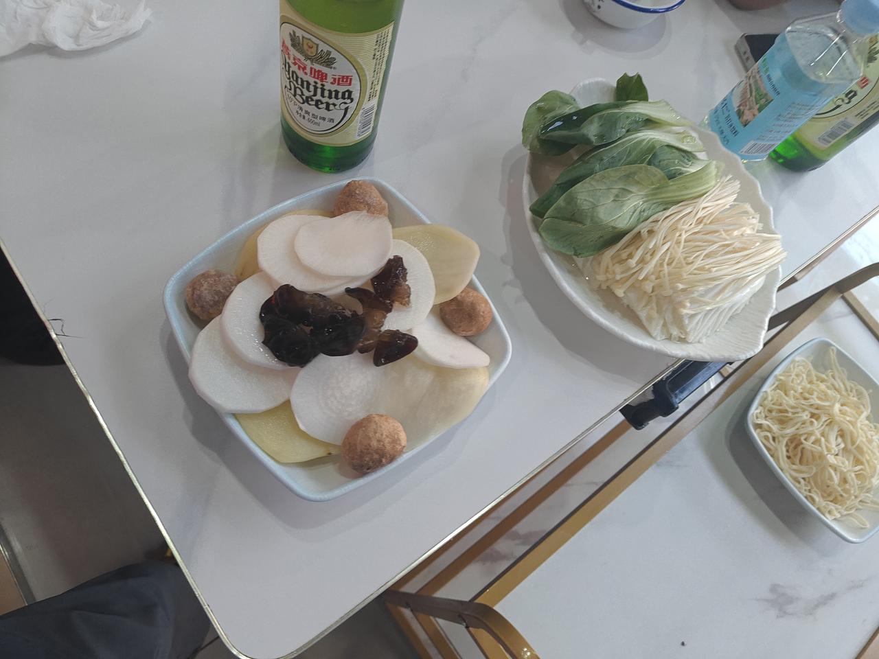 生活美滋滋的，喝吧吃吧。