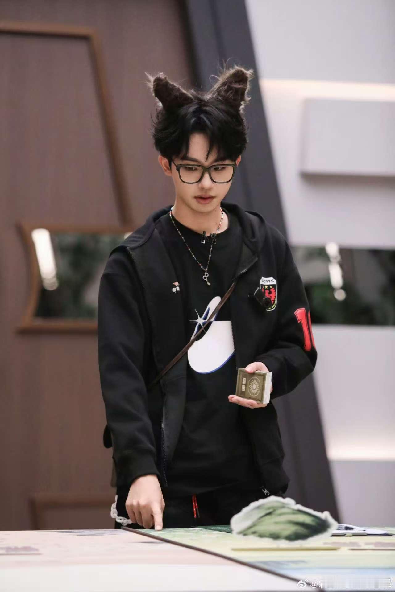 何运晨你就宠李晋晔吧森林进化论2025 从辩护到合作，何运晨的“晋晔保护模式”全