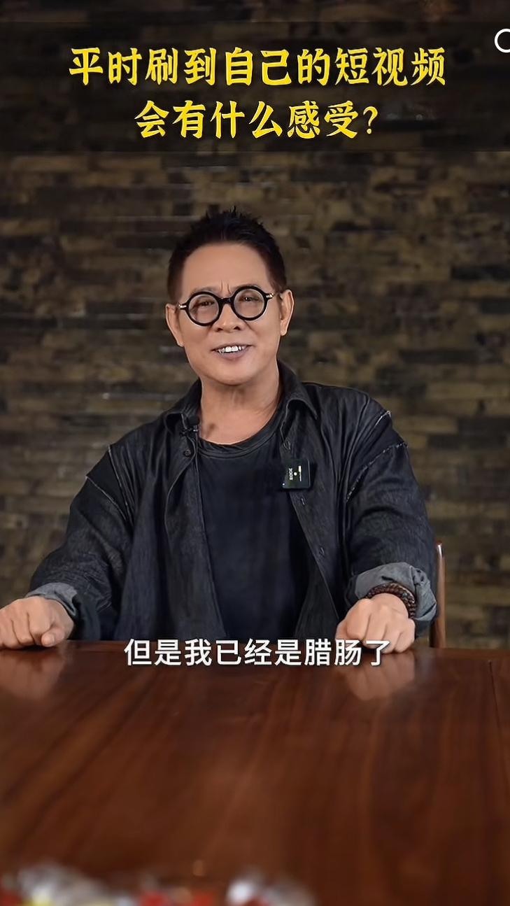 李连杰啊李连杰
以前媒体上见你总是郁郁寡欢
憔悴不堪的样子，没想到你身体恢复后