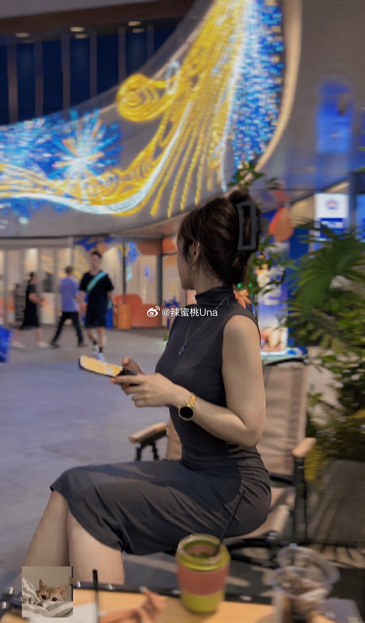 命运的齿轮是一点没转，人生的链子倒是快掉完了。 ​​​